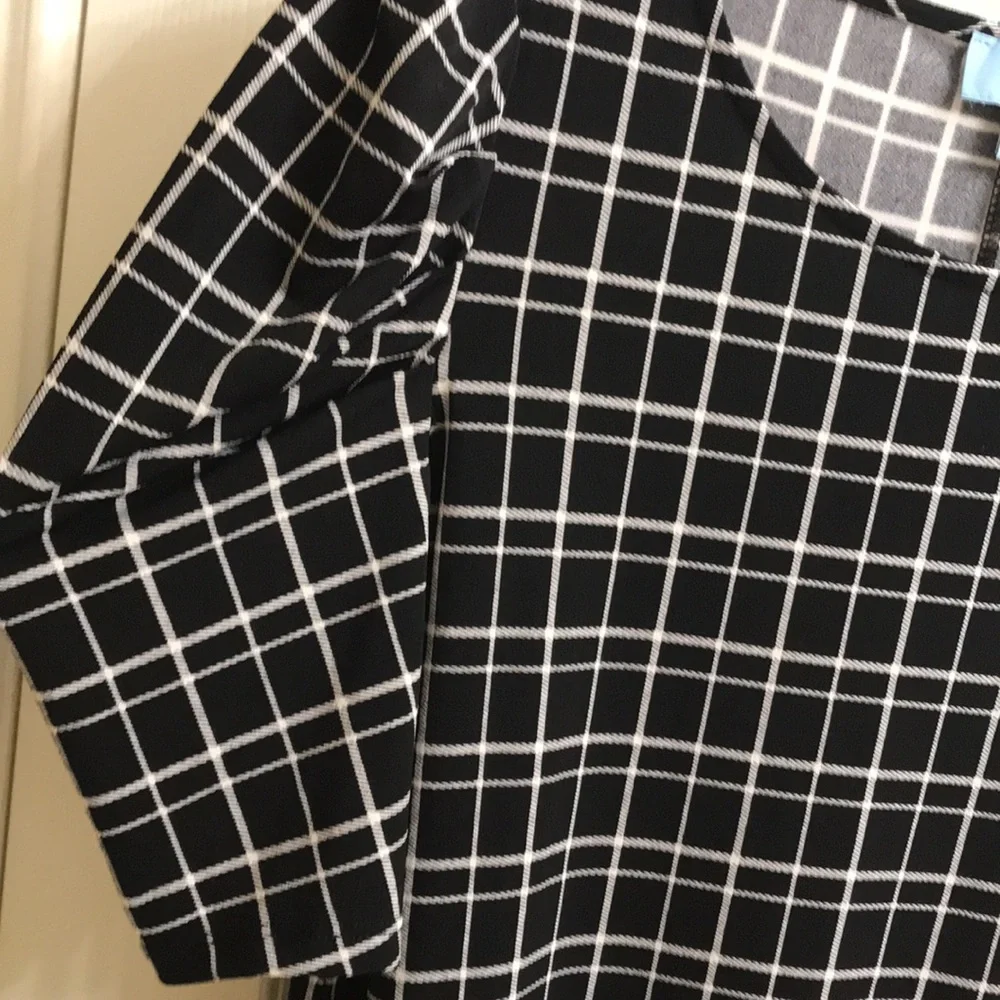 CeCe short sleeve sheath dress. NWT - Picture 3 of 11
